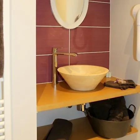 Aux Pierres Magiques Bed & Breakfast