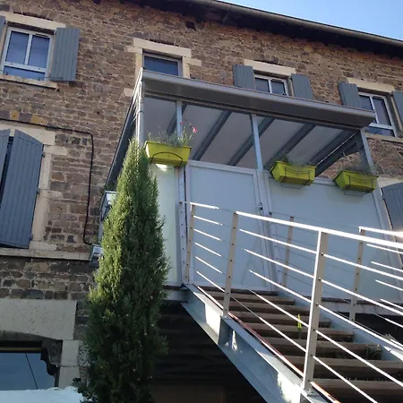 Aux Pierres Magiques Bed & Breakfast