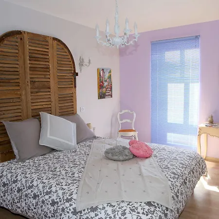 Aux Pierres Magiques Bed & Breakfast 3*