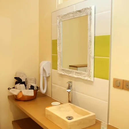 Aux Pierres Magiques Bed & Breakfast Saint-Laurent-de-Chamousset