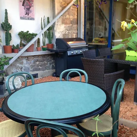 Aux Pierres Magiques Bed & Breakfast Saint-Laurent-de-Chamousset