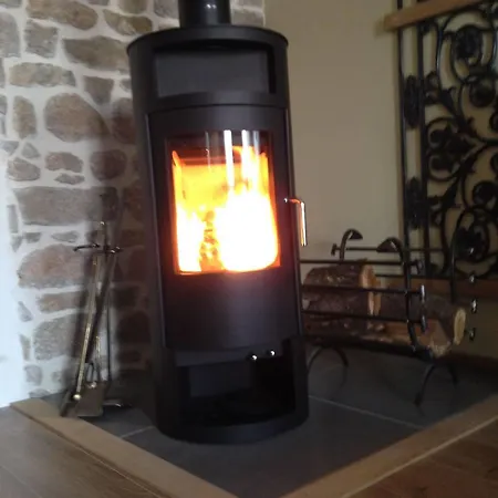 Aux Pierres Magiques Bed & Breakfast Saint-Laurent-de-Chamousset